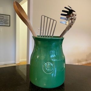 Green utensil holder